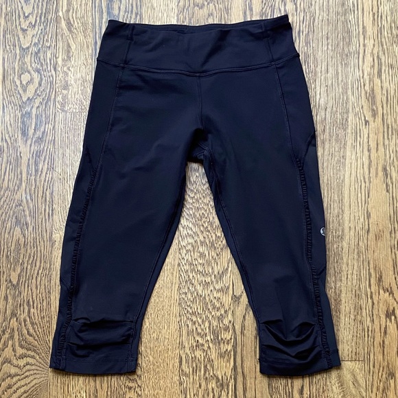 Lululemon Black Crops - Picture 1 of 9